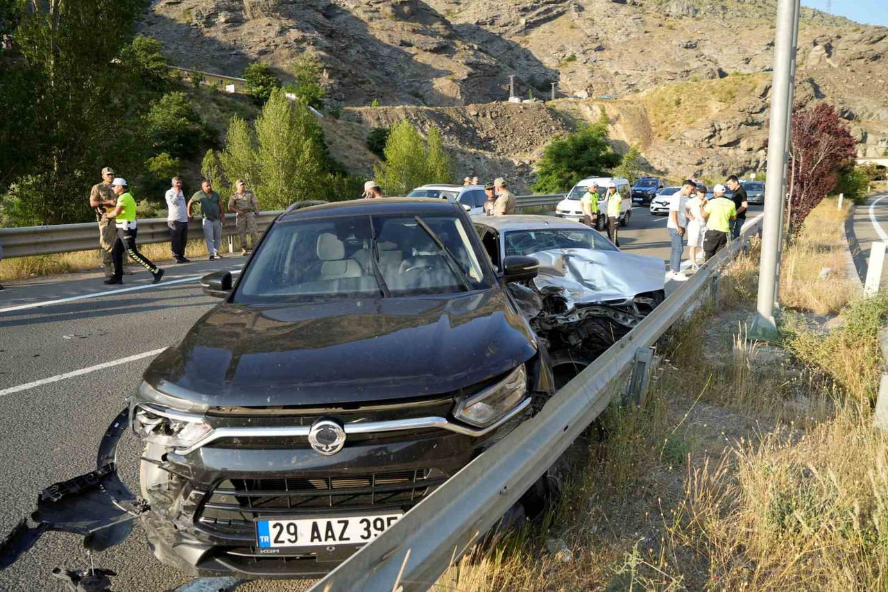 GÜMÜŞHANE’DE MEYDANA GELEN VE 3 ARACIN KARIŞTIĞI ZİNCİRLEME TRAFİK KAZASINDA 1 KİŞİ...