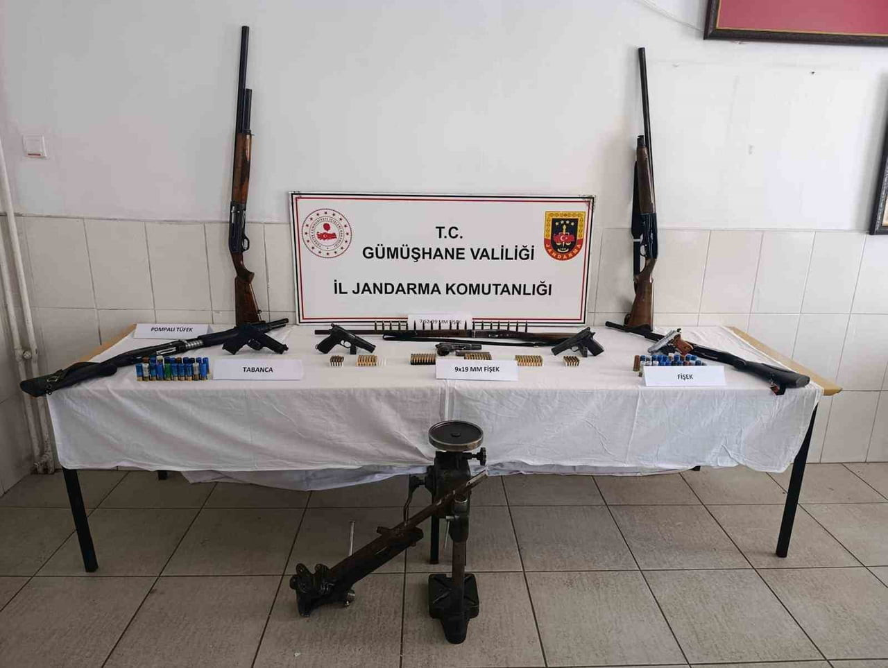 GÜMÜŞHANE’NİN TORUL VE KÜRTÜN İLÇELERİNDE JANDARMA EKİPLERİNCE DÜZENLENEN OPERASYONDA ÇOK SAYIDA...