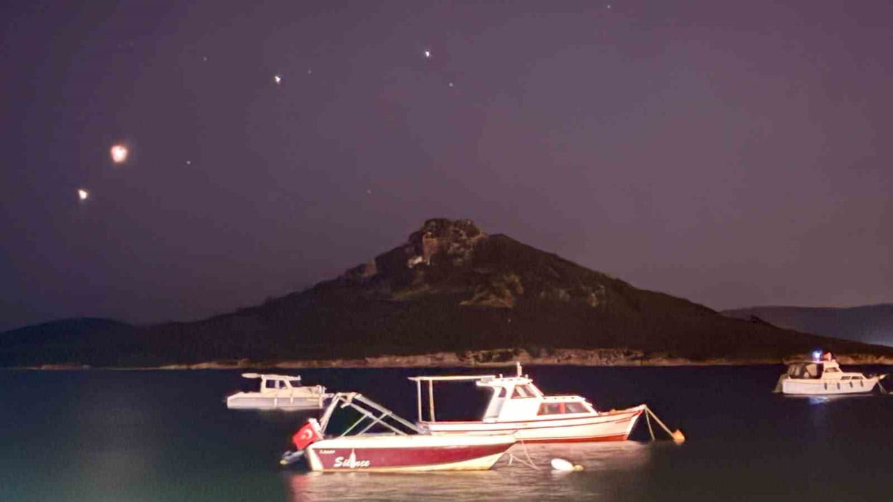 GÜNEŞ SİSTEMİNİN EN PARLAK İKİ DEV GEZEGENİ VENÜS VE JÜPİTER, GÖKYÜZÜNDE BÜYÜLEYİCİ BİR KAVUŞUMA...