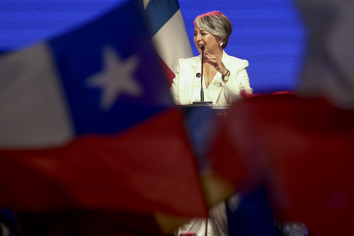 Güney Amerika ülkesi Şili'de düzenlenen devlet başkanlığı seçiminin birinci turunda hiçbir aday...