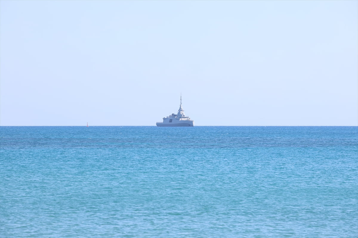 Güney Kıbrıs Rum Yönetimi'nin (GKRY) talebi üzerine Yunanistan'dan gönderilen 2 fırkateynden biri...