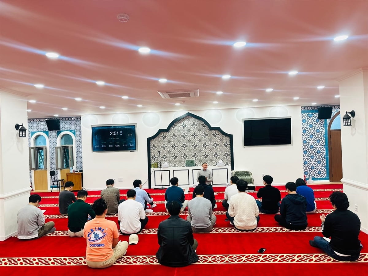 Güney Kore'deki tek İslami kuruluş olan Kore Müslüman Federasyonunun (KMF) 4 hafta süren temel...