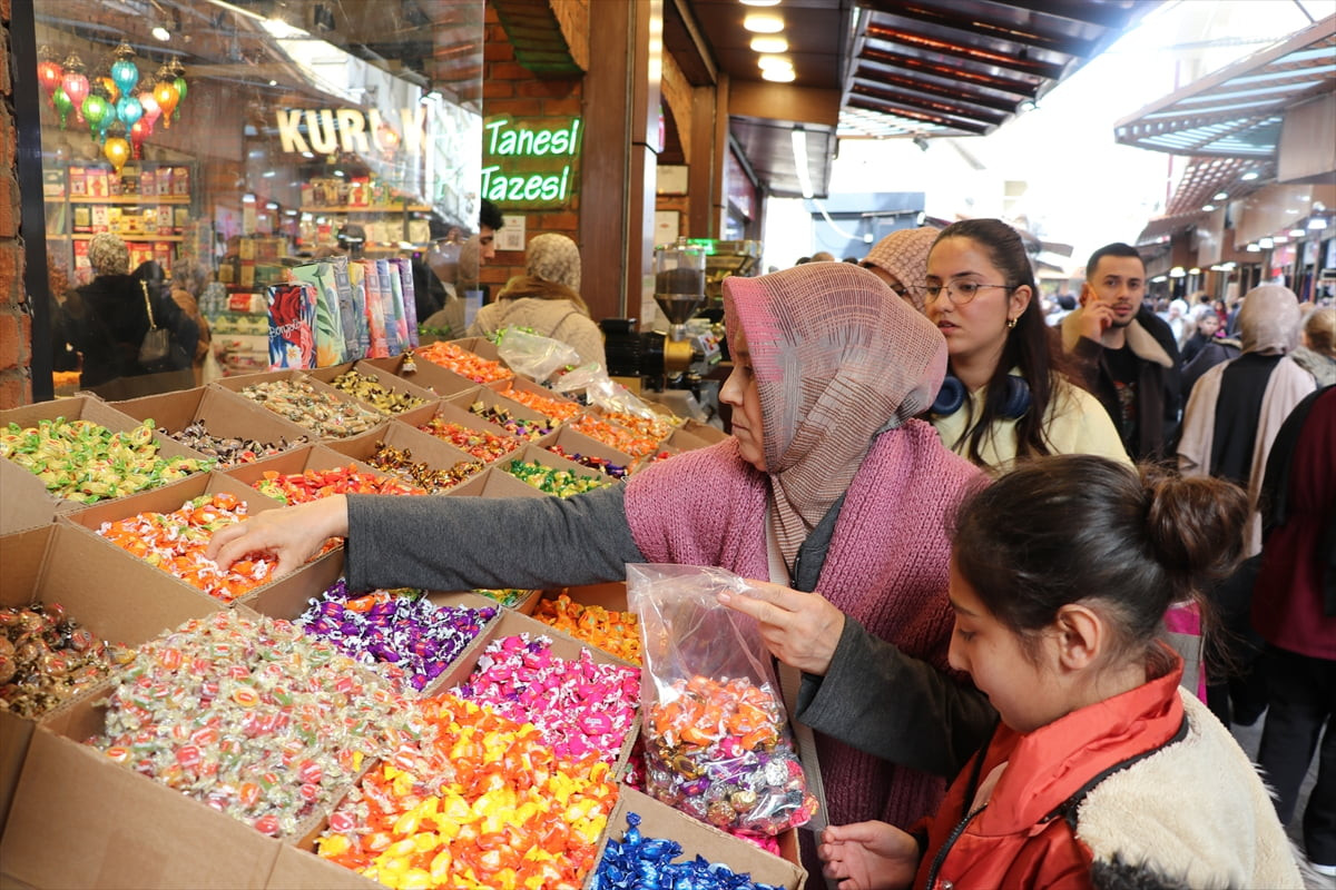 Güneydoğu Anadolu'nun önemli turizm merkezlerinden Gaziantep'te Ramazan Bayramı tatili öncesinde...