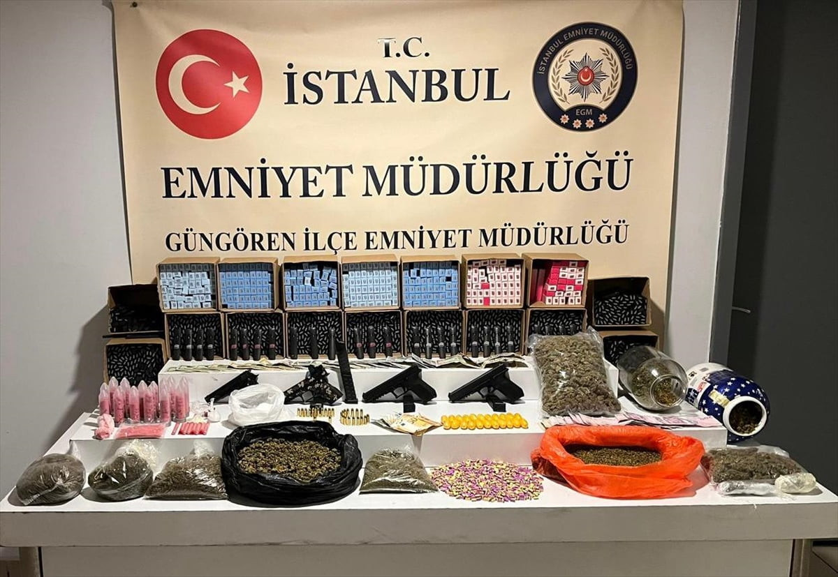 Güngören'de 36 kilo 533 gram uyuşturucu madde ele geçirilen operasyonda gözaltına alınan 3 zanlı...