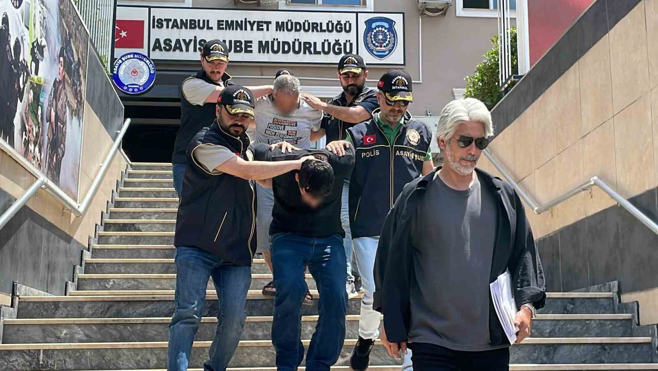 GÜNGÖREN'DE BİR KİŞİ KENDİSİ GİBİ EVLİ OLAN KIZ İLE EVLENMEK İSTEDİ. DURUMU REDDEDEN KIZIN ERKEK...
