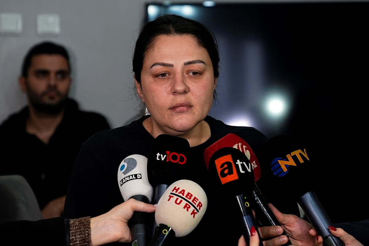 Güngören'de çıkan kavgada bıçaklanarak hayatını kaybeden 17 yaşındaki Atlas Çağlayan'ın annesi...