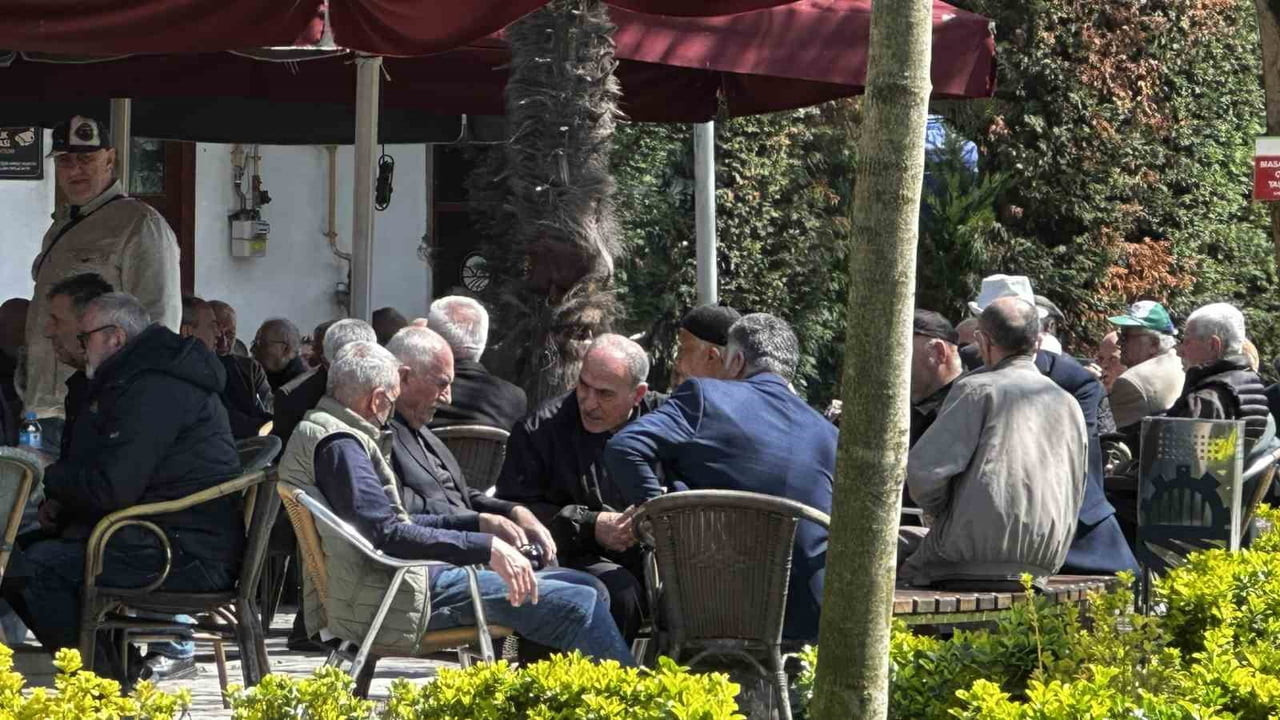 GÜNLER SONRA GÜNEŞİ GÖREN SAKARYALILAR SOLUĞU DIŞARIDA ALDI