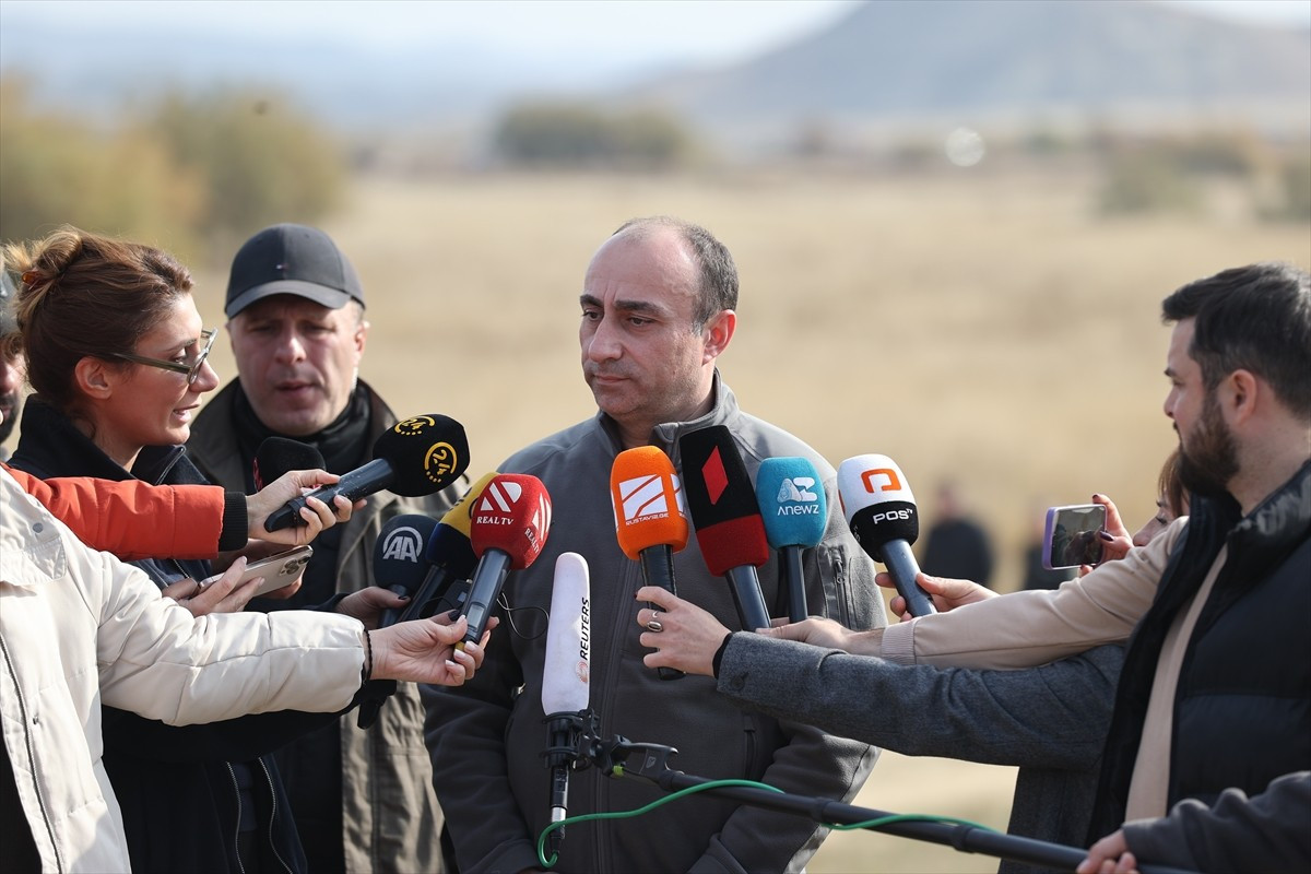 Gürcistan İçişleri Bakanı Geka Geladze, Gürcistan'ın Signagi bölgesinde düşen TSK'ya ait askeri...
