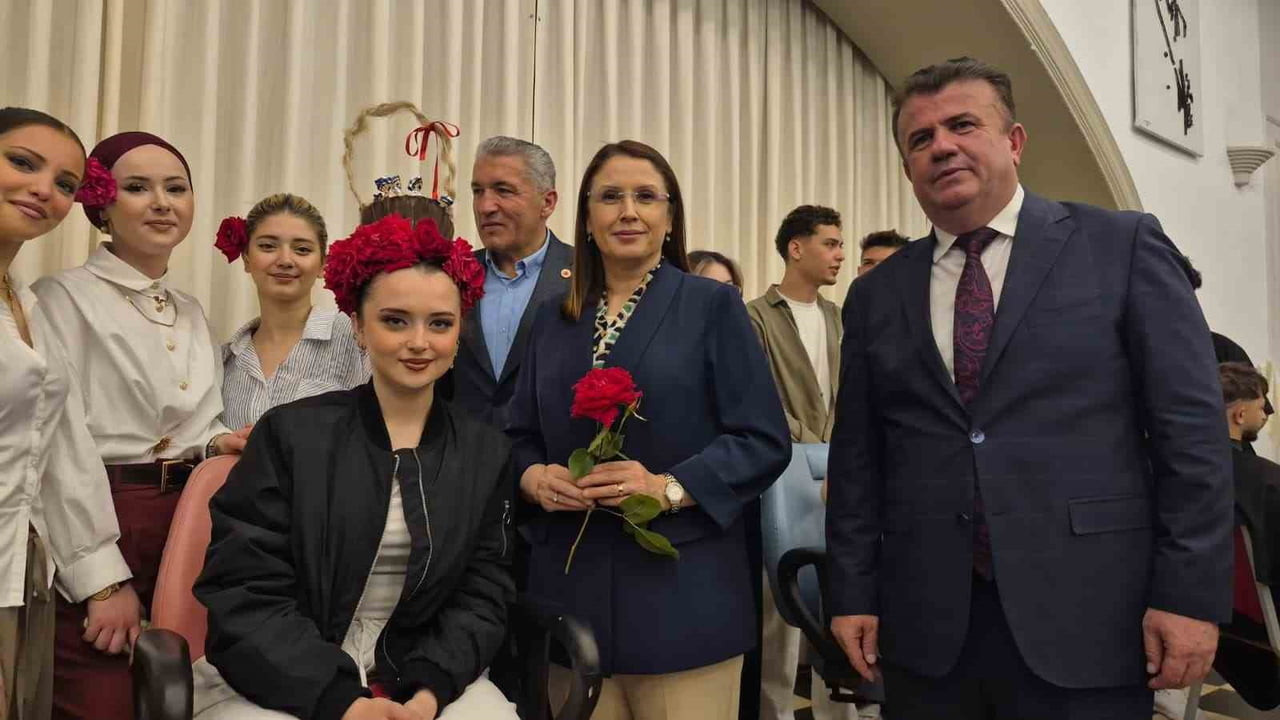 GÜZELLİK VE SAÇ BAKIM HİZMETLERİ ALANINDA OKUYAN ÖĞRENCİLER İSE VALİ NURTAÇ ARSLAN'A SEPET...