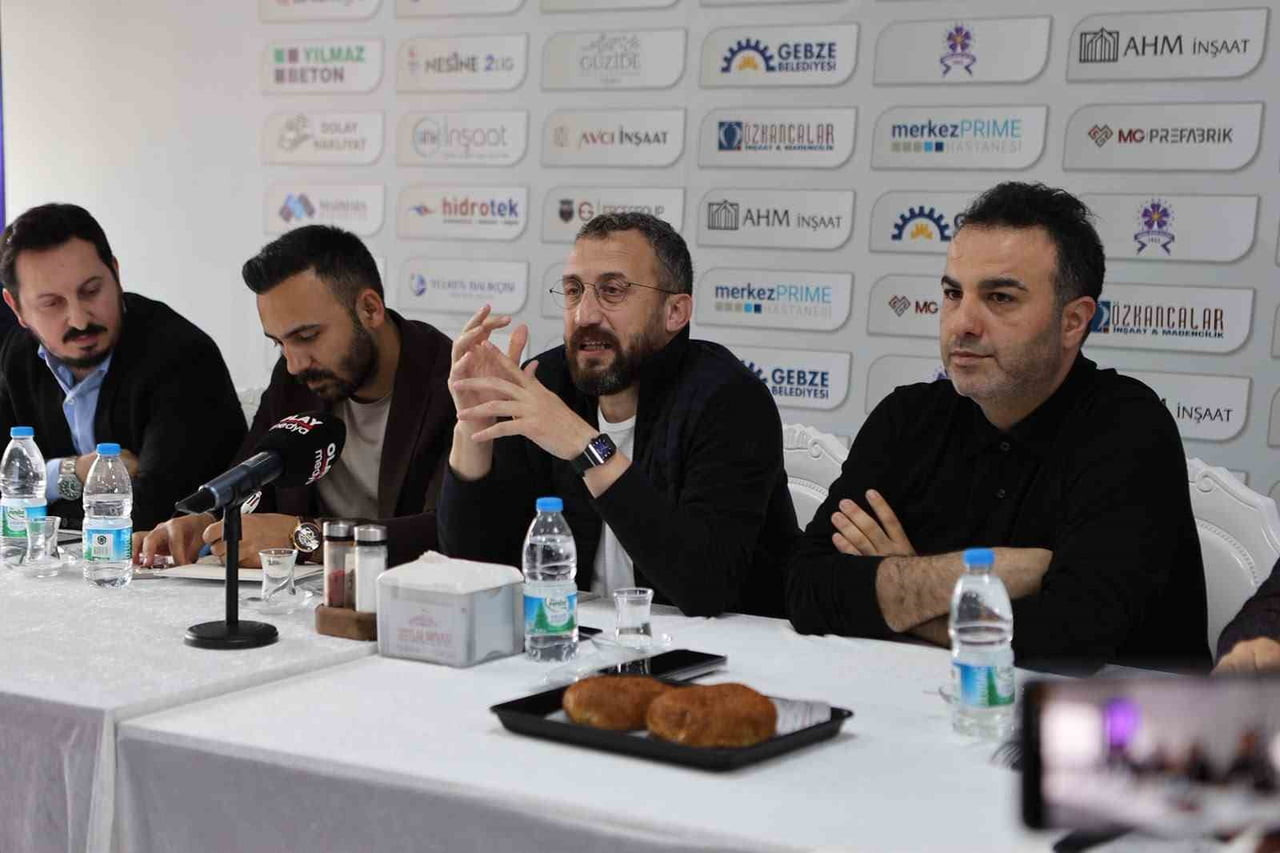 GÜZİDE GEBZESPOR KULÜP BAŞKANI YUSUF ÖZTÜRK BASIN TOPLANTISI DÜZENLEDİ. TAMAMLANAN SEZONU...