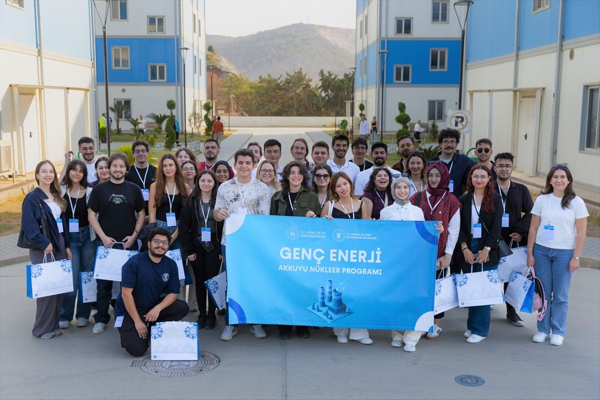 Hacettepe Üniversitesi öğrencileri, Mersin'de yapımı süren Akkuyu Nükleer Güç Santrali'nin (NGS)...