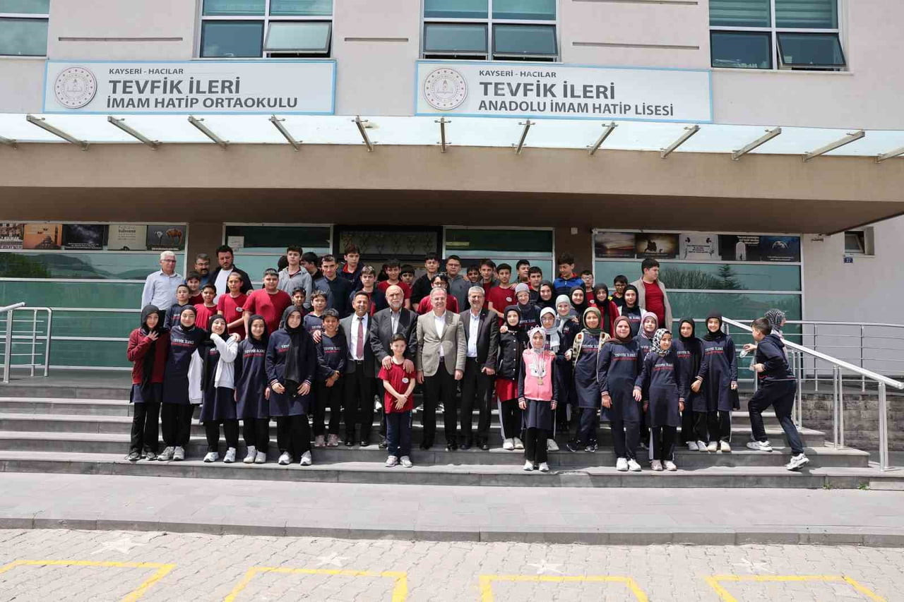 HACILAR BELEDİYE BAŞKANI BİLAL ÖZDOĞAN, TEVFİK İLERİ İMAM HATİP OKULLARI TARAFINDAN DÜZENLENEN...