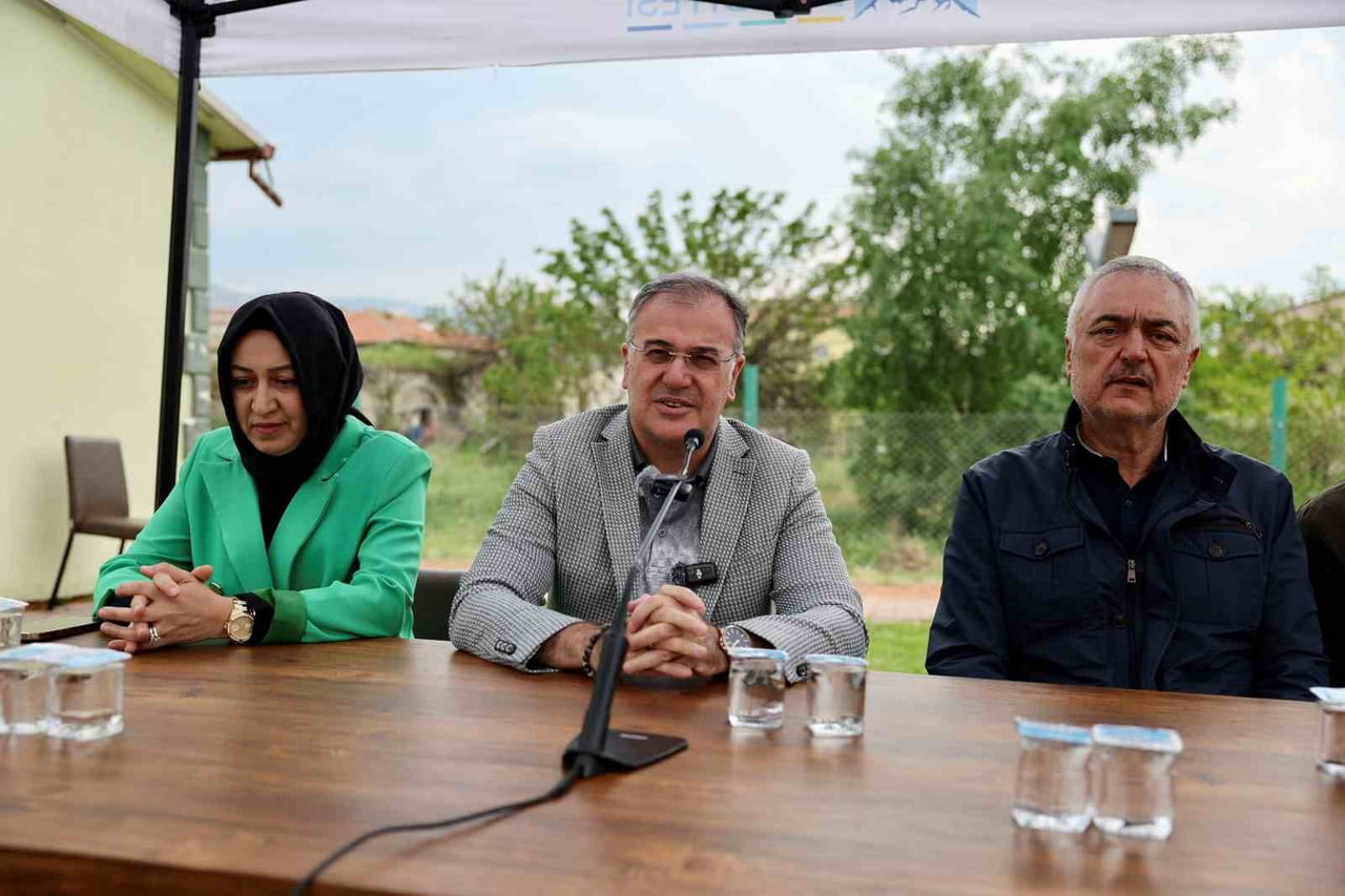 HACILAR BELEDİYESİ TARAFINDAN DÜZENLENEN 'VATANDAŞ SORUYOR, BAŞKAN CEVAPLIYOR' PROGRAMI, AKDAM...