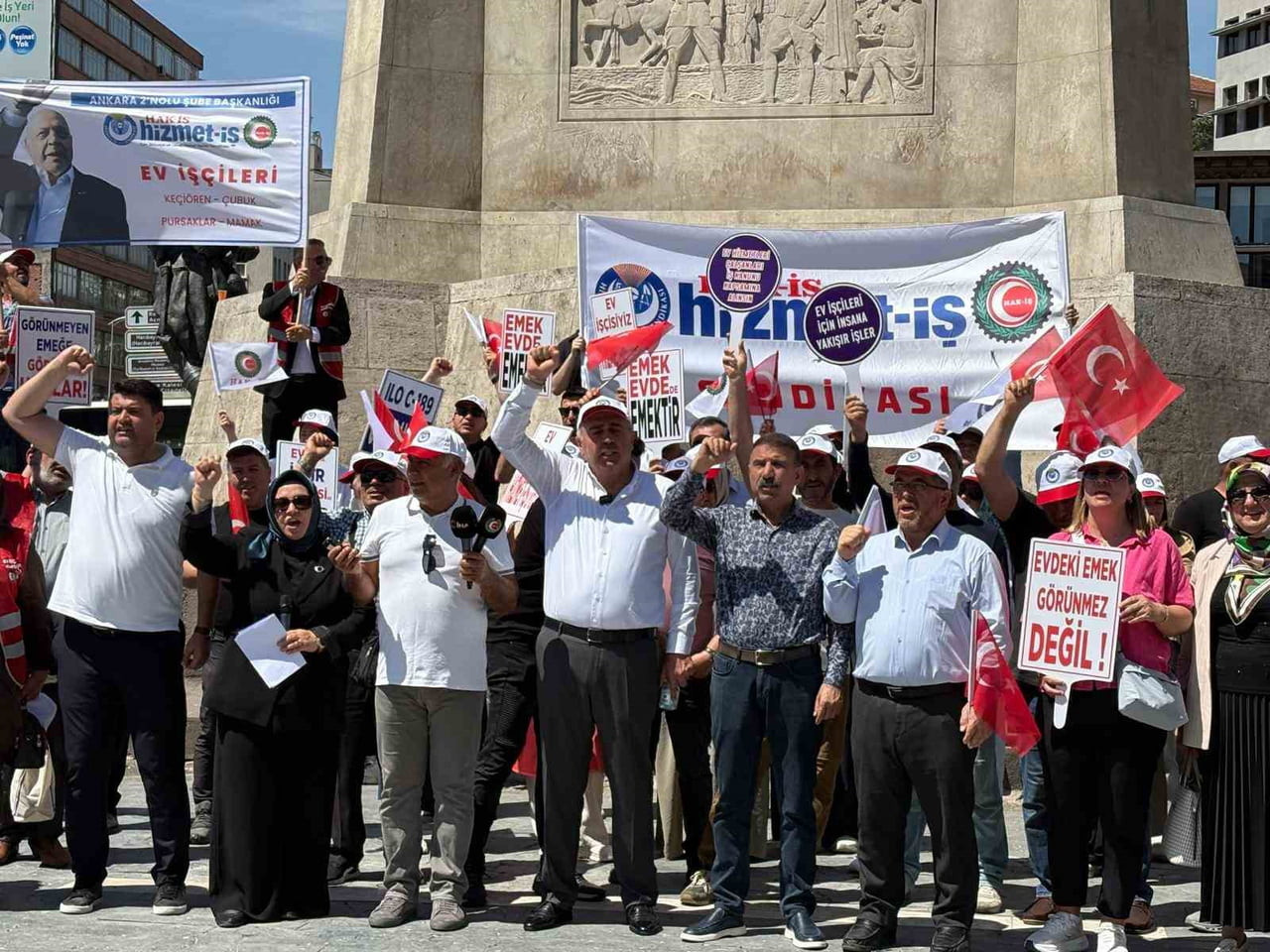 HAK-İŞ KONFEDERASYONU'NA BAĞLI HİZMET-İŞ SENDİKASI, 16 HAZİRAN DÜNYA EV İŞÇİLERİ GÜNÜ DOLAYISIYLA...