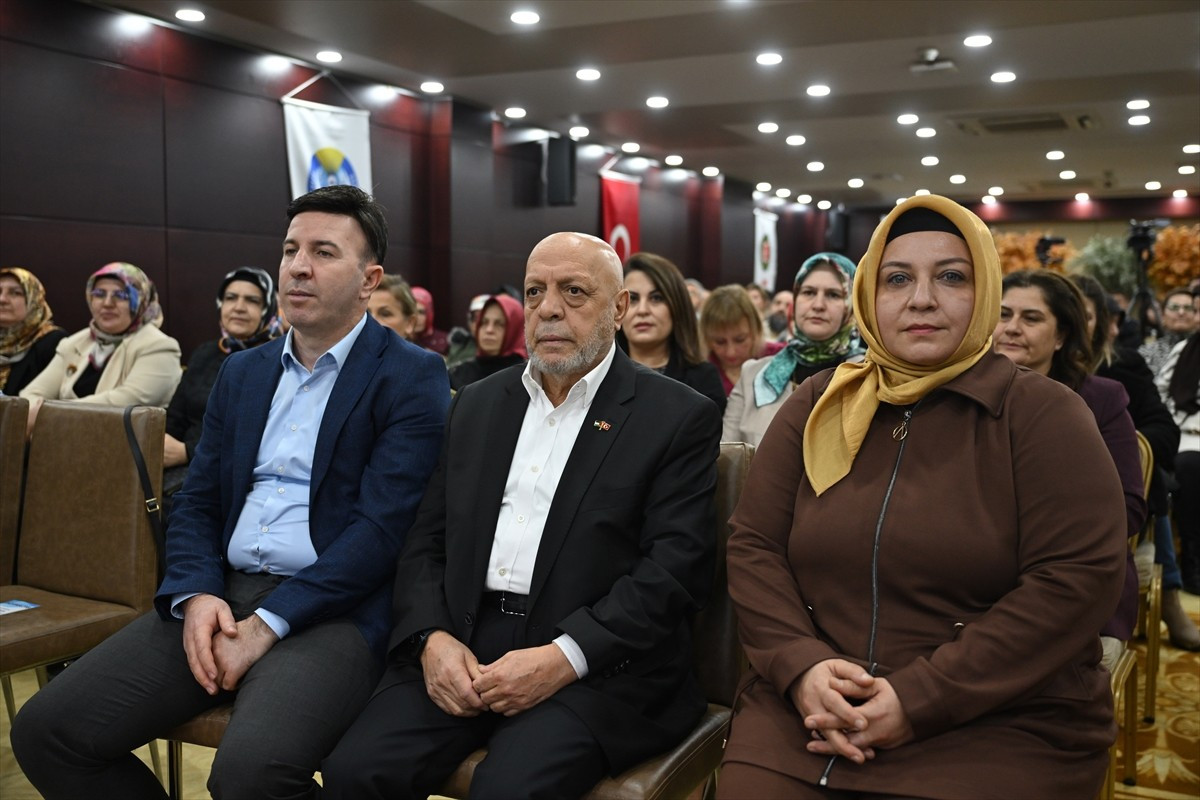 HAK-İŞ'in, ev işçilerinin sorunlarını görünür kılmak ve çözüm üretmek amacıyla düzenlediği "Ev...