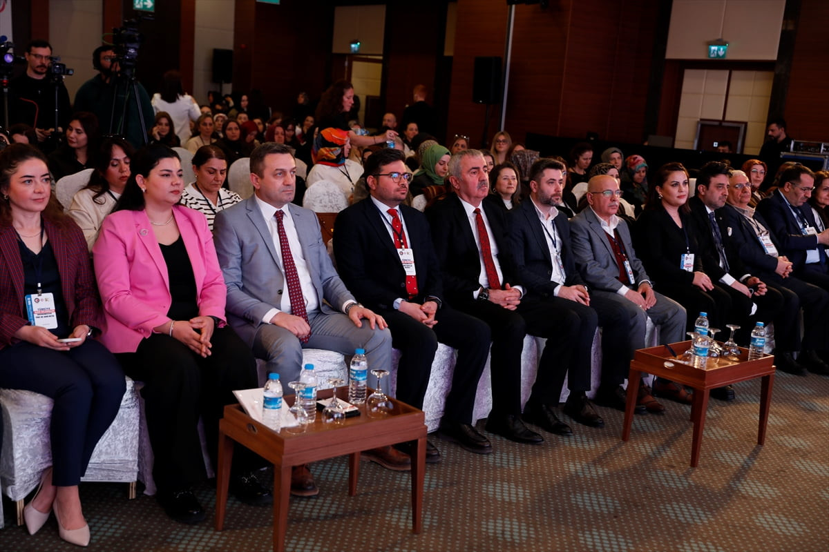 Hak İşçi Sendikaları Konfederasyonunun (HAK-İŞ) 50. kuruluş yılı kapsamında düzenlenen Türkiye...