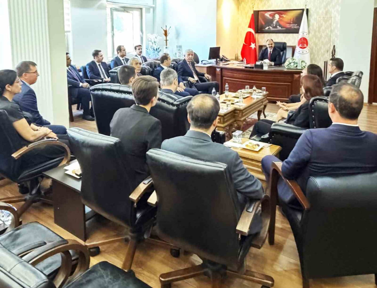 HÂKİMLER VE SAVCILAR KURULU'NUN (HSK) 2026 YILI ANA KARARNAMESİ İLE İZMİR CUMHURİYET BAŞSAVCI...