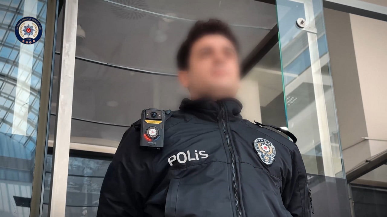 HAKKARİ EMNİYET MÜDÜRLÜĞÜ, İLK OLARAK TRAFİK BİRİMLERİNDE UYGULANMAYA BAŞLANAN YAKA KAMERASI...