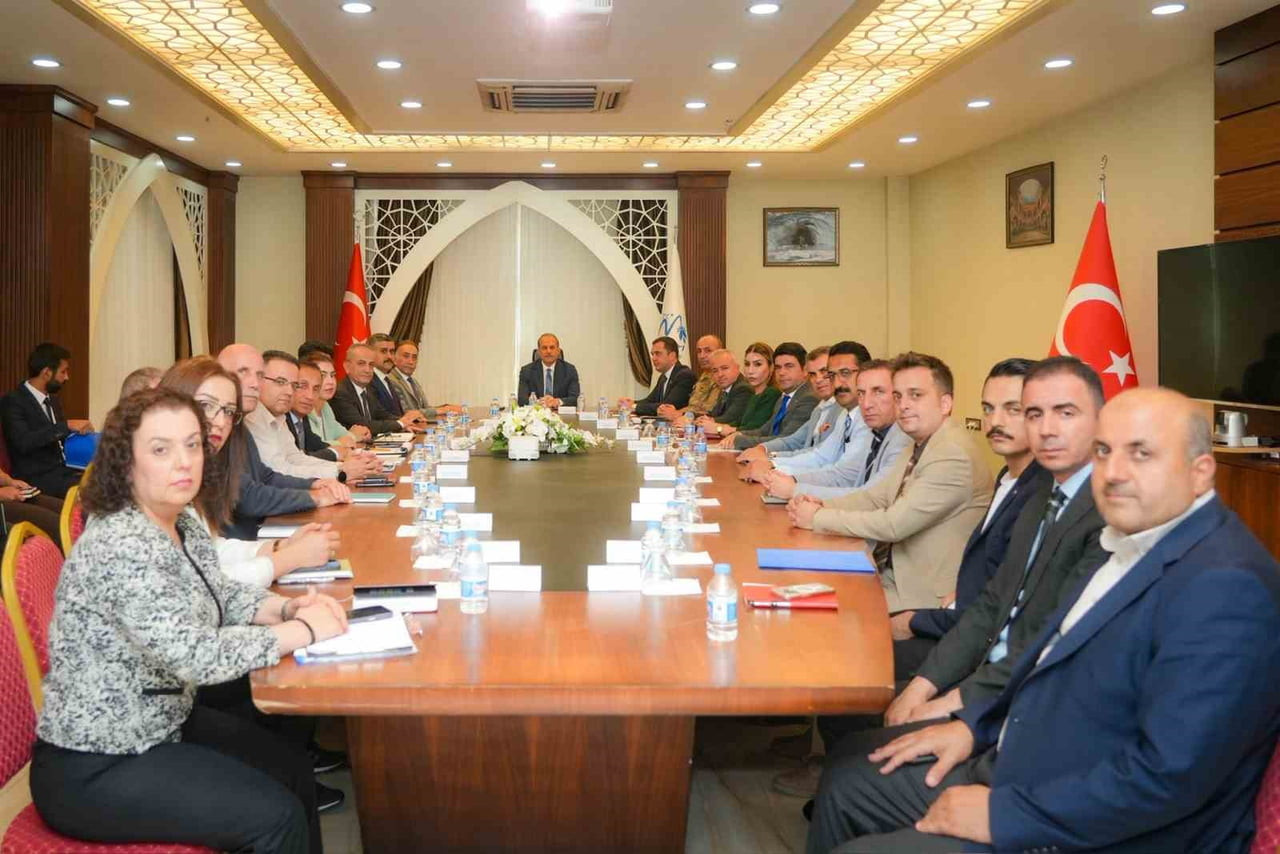 HAKKÂRİ VALİSİ İBRAHİM TAŞYAPAN BAŞKANLIĞINDA, BAĞIMLILIKLA MÜCADELE İL KOORDİNASYON KURULU...
