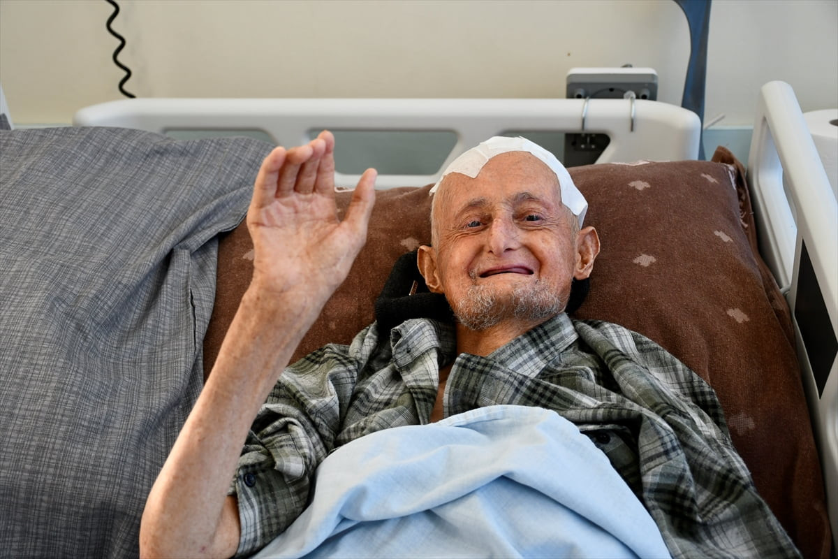 Hakkari'de erken yaşlanmaya yol açan genetik hastalık (Werner sendromu) teşhisi konulan Tahir...