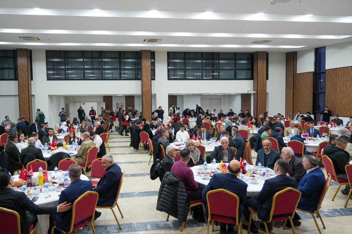 Hakkari'de "Şehit Yakınlarımız ve Gazilerimizle Büyük Aile Sofrası" iftar programı...