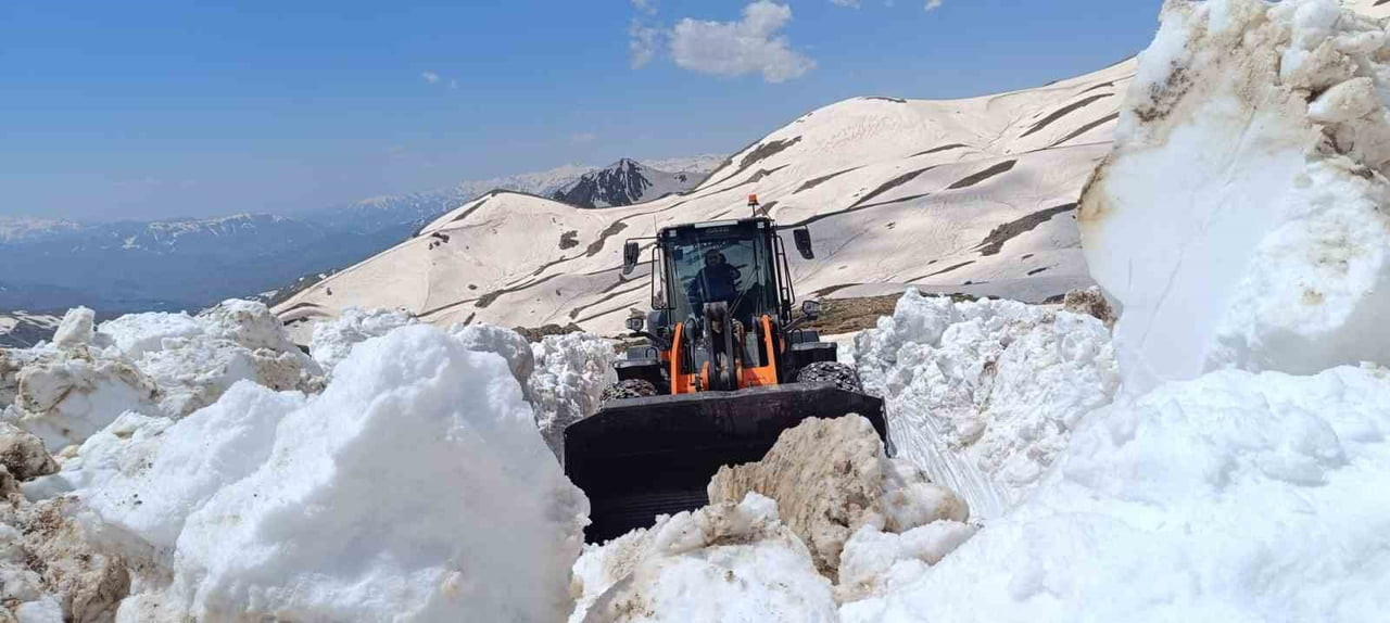 HAKKARİ'NİN DURANKAYA BELDESİ SINIRLARINDA BULUNAN PINARCA KÖYÜ GÜZERGAHINDAKİ ALTERNATİF YOLDA...