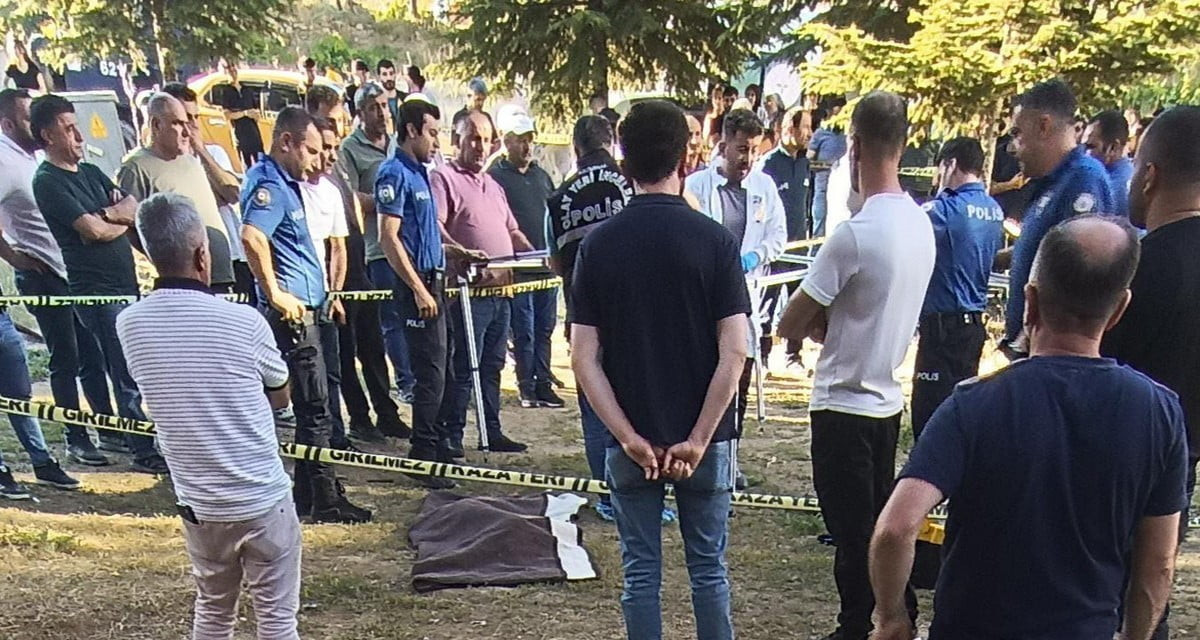 HAKKÂRİ'NİN KARŞIYAKA MAHALLESİ TOKİ MEVKİİNDE MEYDANA GELEN TRAFİK KAZASINDA, KALP KRİZİ VAKASINA...