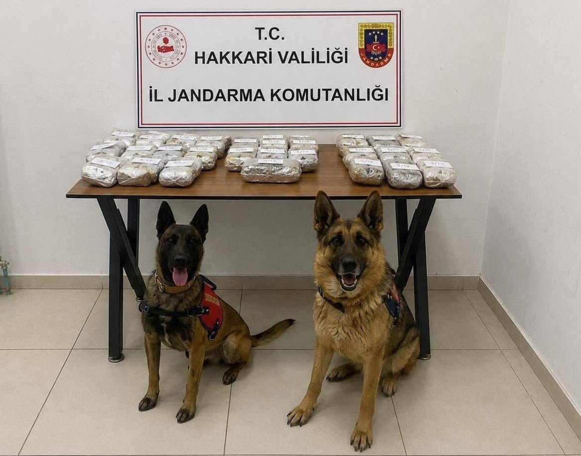 HAKKARİ'NİN ŞEMDİNLİ İLÇESİNDE JANDARMA EKİPLERİ, BİR ARAÇTA YAPTIKLARI ARAMADA 21 KİLO 650 GRAM...