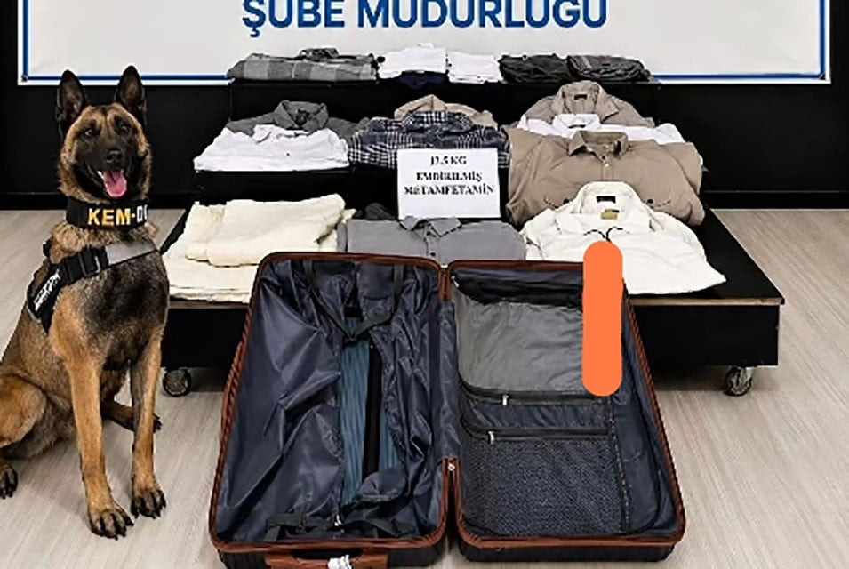 HAKKÂRİ'NİN YÜKSEKOVA İLÇESİNDE NARKOTİK POLİSİ TARAFINDAN ŞEHİRLER ARASI YOLCU OTOBÜSÜNDE YOLCU...