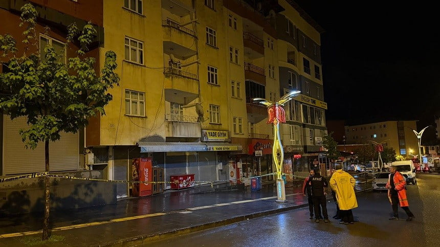 HAKKÂRİ’DE YAPIMI DEVAM EDEN TOPLUM SAĞLIĞI MERKEZİ’NİN TEMEL KAZISI SONRASI MEYDANA GELEN ZEMİN...