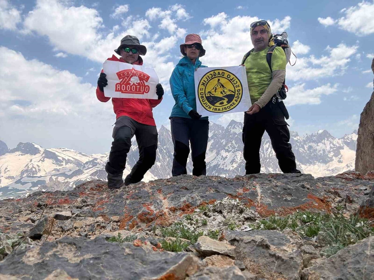 HAKKARİ’DEKİ CİLO DAĞILARI’NIN KESKİN PİRAMİDİ SİPA DURIK NOKTASININ KUZEY DUVARINDAKİ 600...