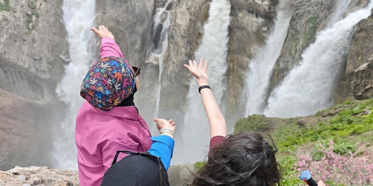 HAKKARİ’NİN SAKLI DOĞA HARİKALARINDAN BİRİ OLAN MARİNÜS ŞELALESİ, BAHARIN GELİŞİYLE BİRLİKTE...