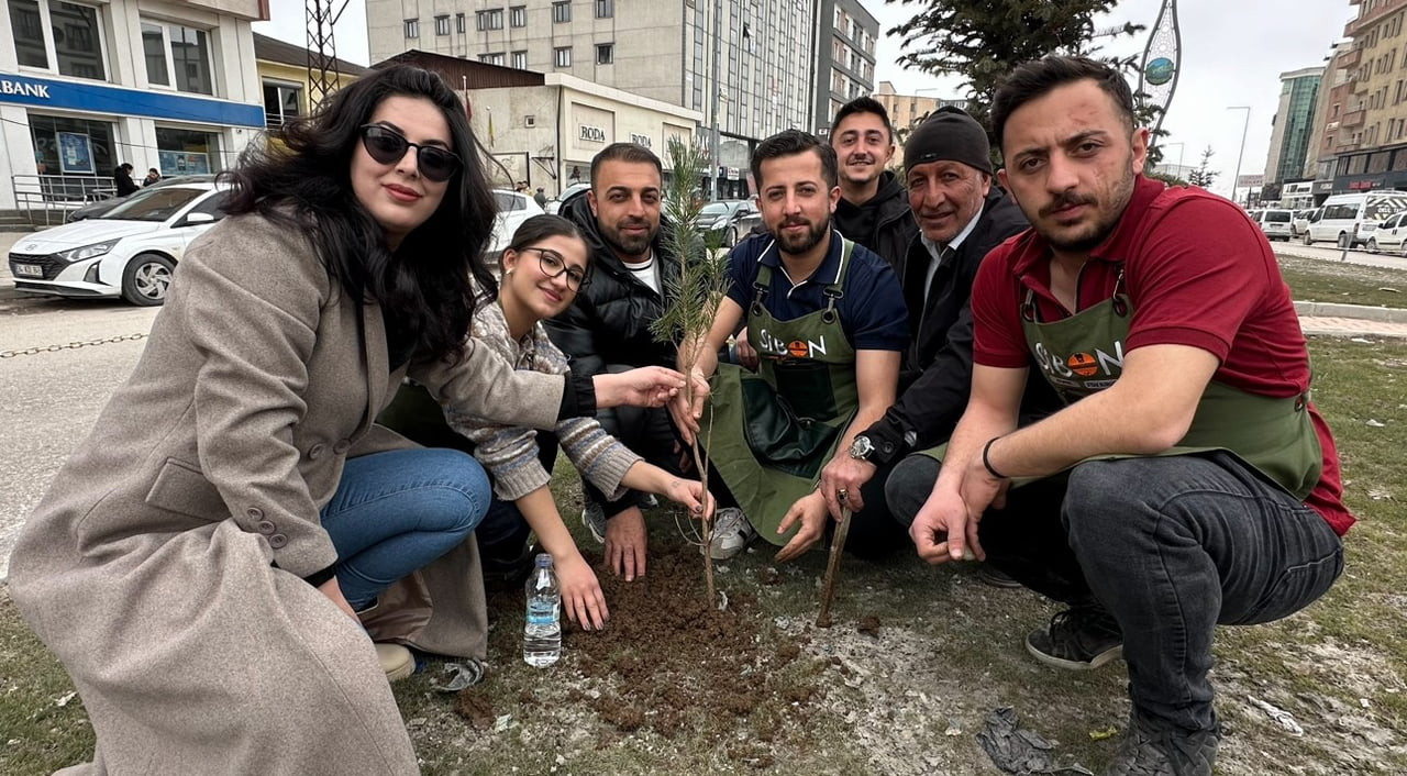 HAKKARİ’NİN YÜKSEKOVA İLÇESİNDE YAŞAYAN GİRİŞİMCİ VE TIBBİ VE AROMATİK BİTKİLER UZMANI ŞİLAN DARA...