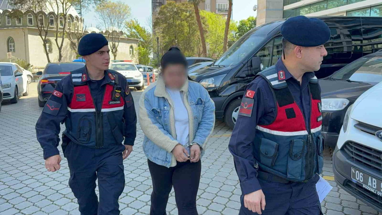 HAKKINDA 'UYUŞTURUCU MADDE' SUÇUNDAN KESİNLEŞMİŞ 4 YIL 2 HAPİS CEZASI BULUNAN A.A. ADLI KADIN...