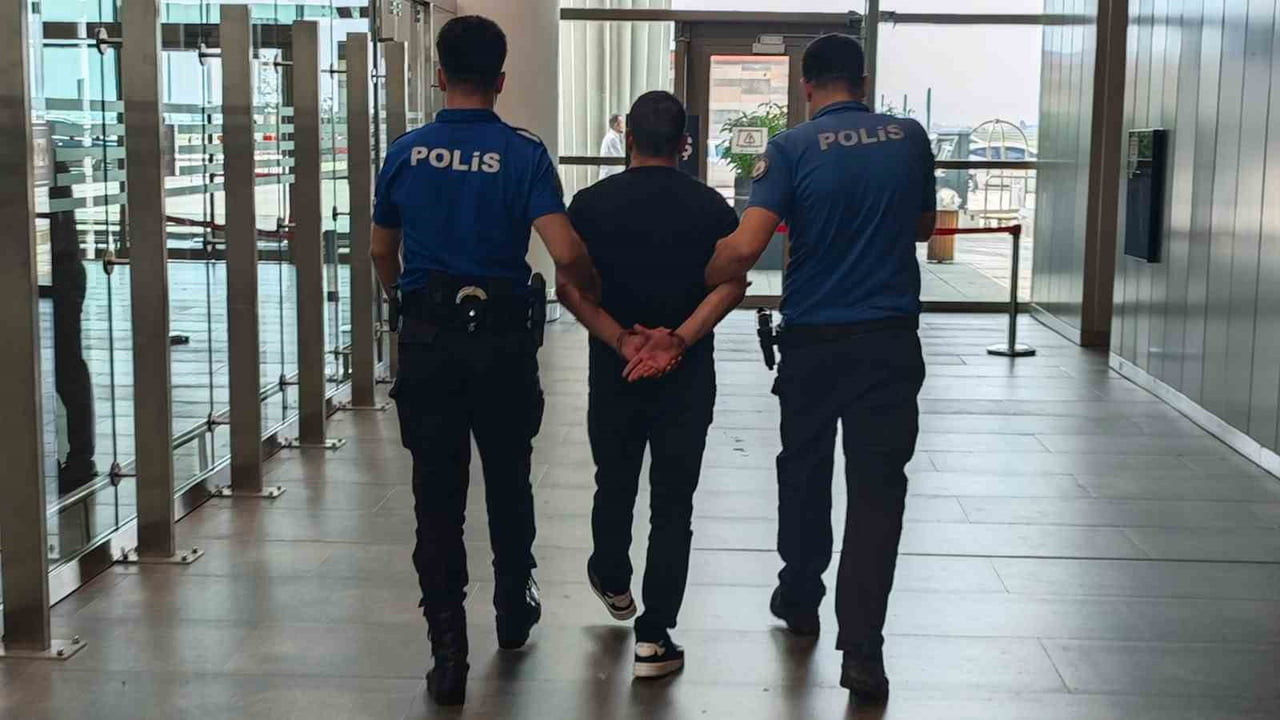 HAKKINDA ÇEŞİTLİ SUÇLARDAN KESİNLEŞMİŞ 13 YIL HAPİS CEZASI BULUNAN ŞAHIS, ÇUKUROVA ULUSLARARASI...