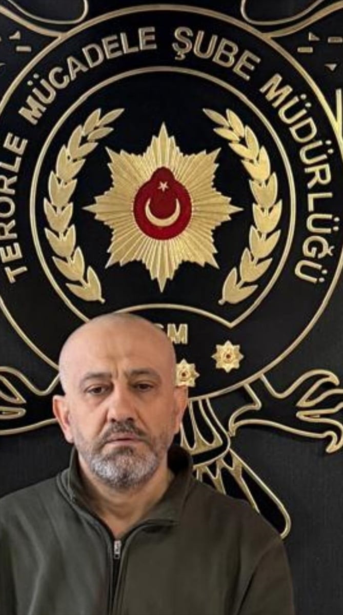 Hakkında "silahlı terör örgütüne üye olma" suçundan yakalama kararı bulunan FETÖ'nün sözde Deniz...