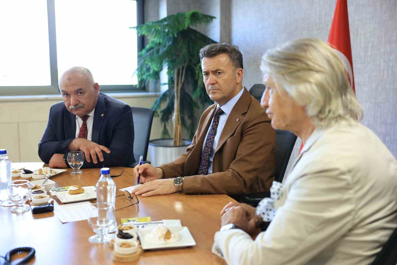 HALEP SANAYİ ODASI VE HALEP TİCARET ODASI TEMSİLCİLERİNDEN OLUŞAN HEYET, MERSİN TİCARET VE SANAYİ...