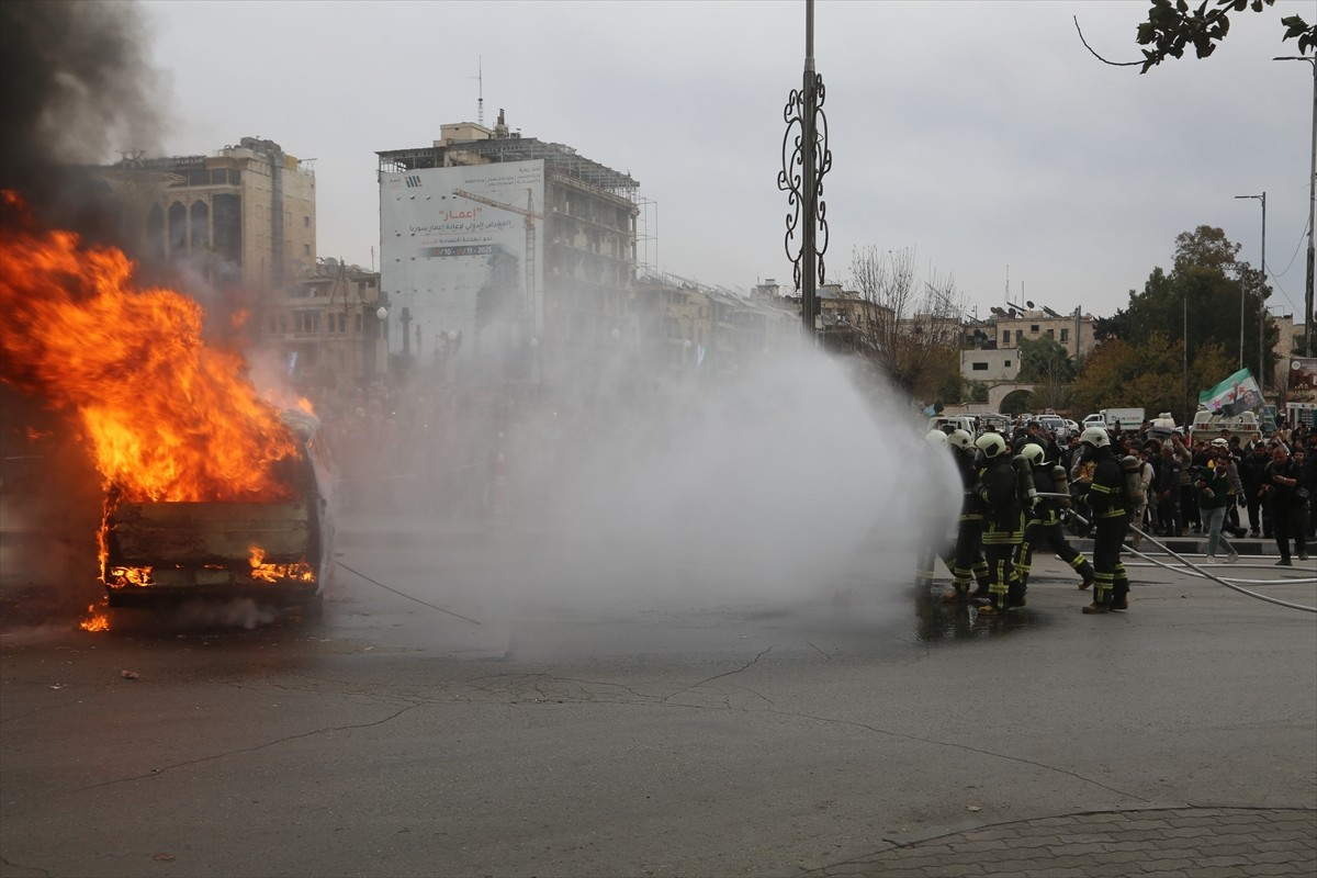 Halep’te Acil Durumlar ve Afet Bakanlığı’nın himayesinde, Halep’in Saddullah el-Cabiri Meydanında...