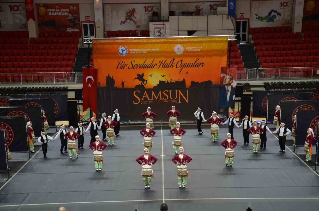 HALK OYUNLARI İL YARIŞMASI, MUSTAFA DAĞISTANLI SPOR SALONU’NDA DÜZENLENEN YARIŞMALARLA TAMAMLANDI....