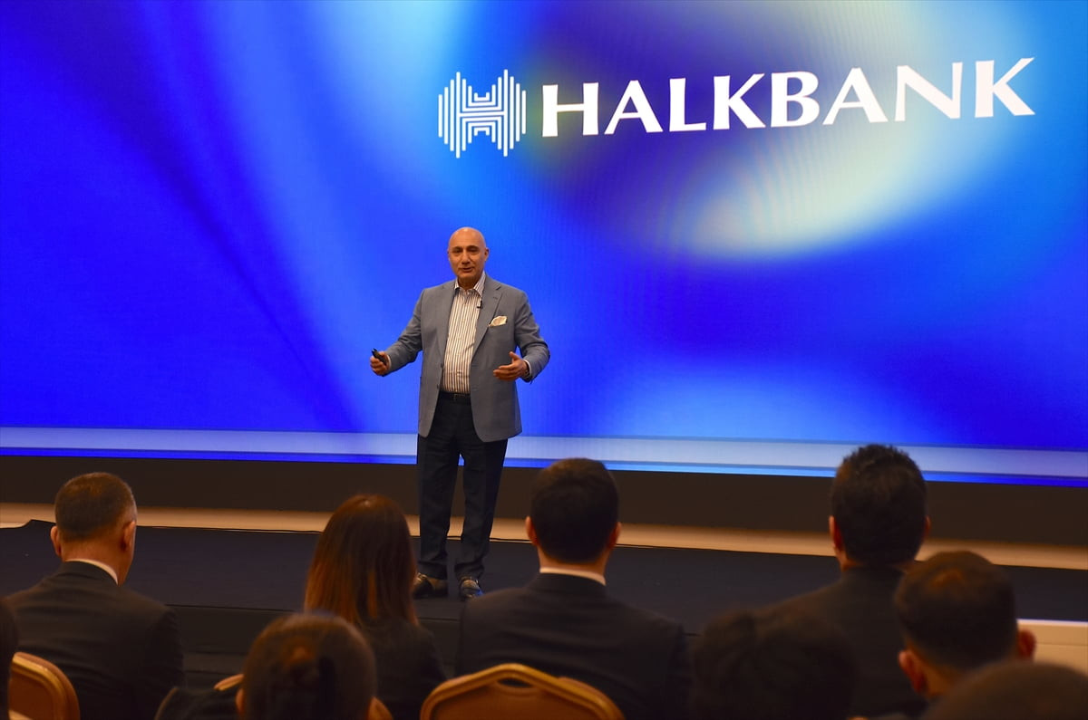 Halkbank Genel Müdürü ve Yönetim Kurulu Üyesi Osman Arslan, Antalya'da konut finansmanındaki son...