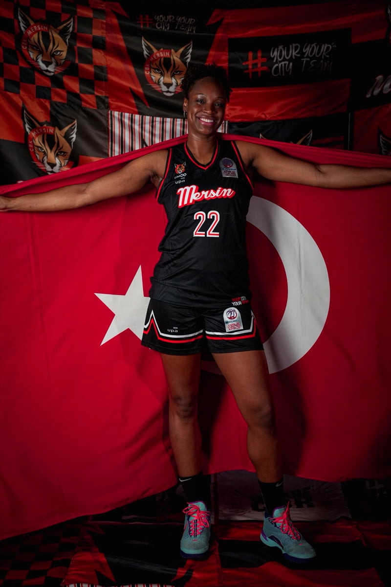Halkbank Kadınlar Basketbol Süper Ligi ekibi ÇİMSA ÇBK Mersin'in ABD'li oyuncusu Kennedy Valentine...