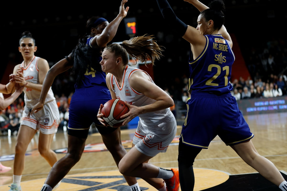 Halkbank Kadınlar Basketbol Süper Ligi'nin 21. hafta maçında ÇİMSA ÇBK Mersin ile Fenerbahçe Opet...