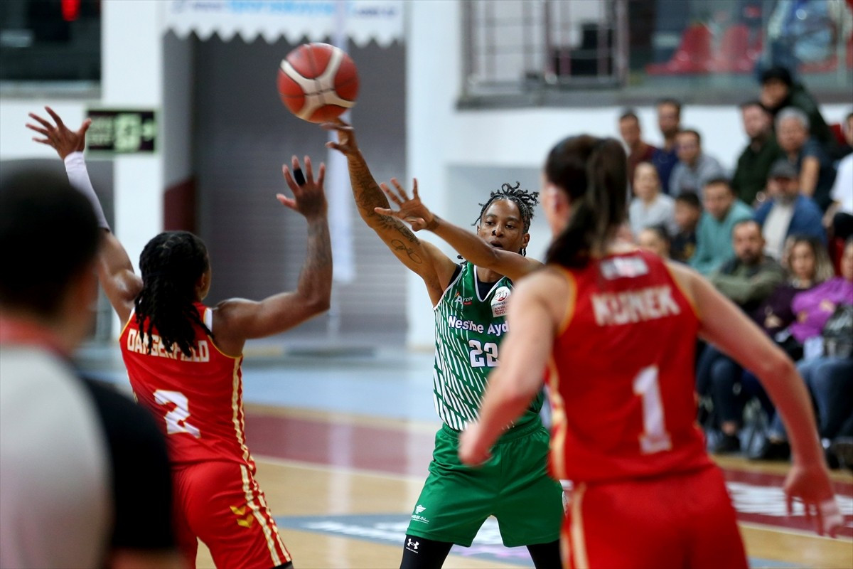 Halkbank Kadınlar Basketbol Süper Ligi'nin 7. haftasında Melikgazi Kayseri Basketbol ile Nesibe...