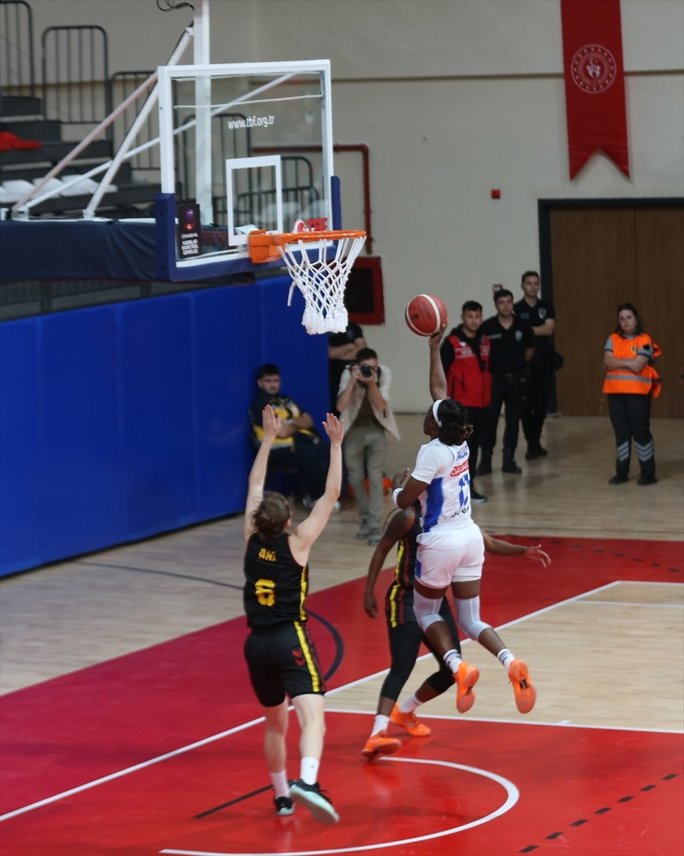 Halkbank Kadınlar Basketbol Süper Ligi'nin ilk haftasında Melikgazi Kayseri Basketbol, deplasmanda...