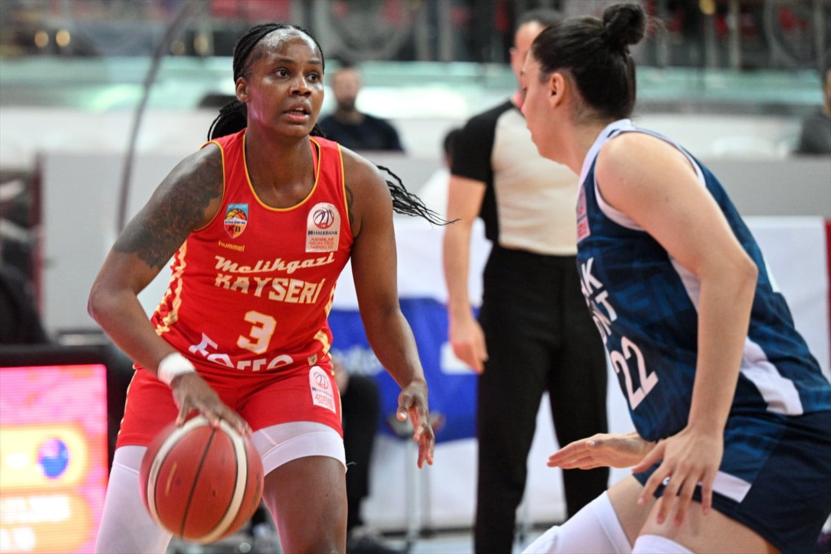 Halkbank Kadınlar Türkiye Kupası'nda çeyrek final maçında Melikgazi Kayseri Basketbol ile Emlak...