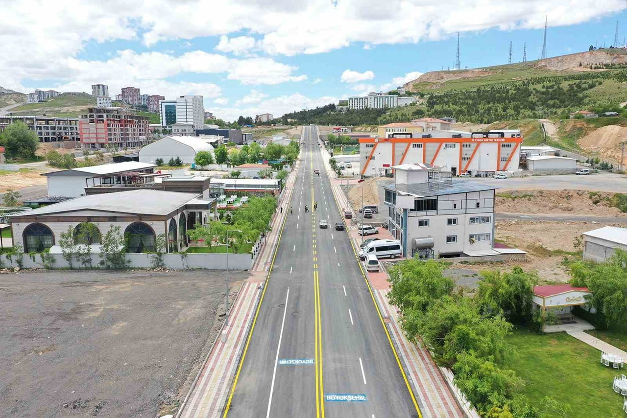 HANBEYOĞLU CADDESİ YENİ ÇEHRESİNE KAVUŞTU