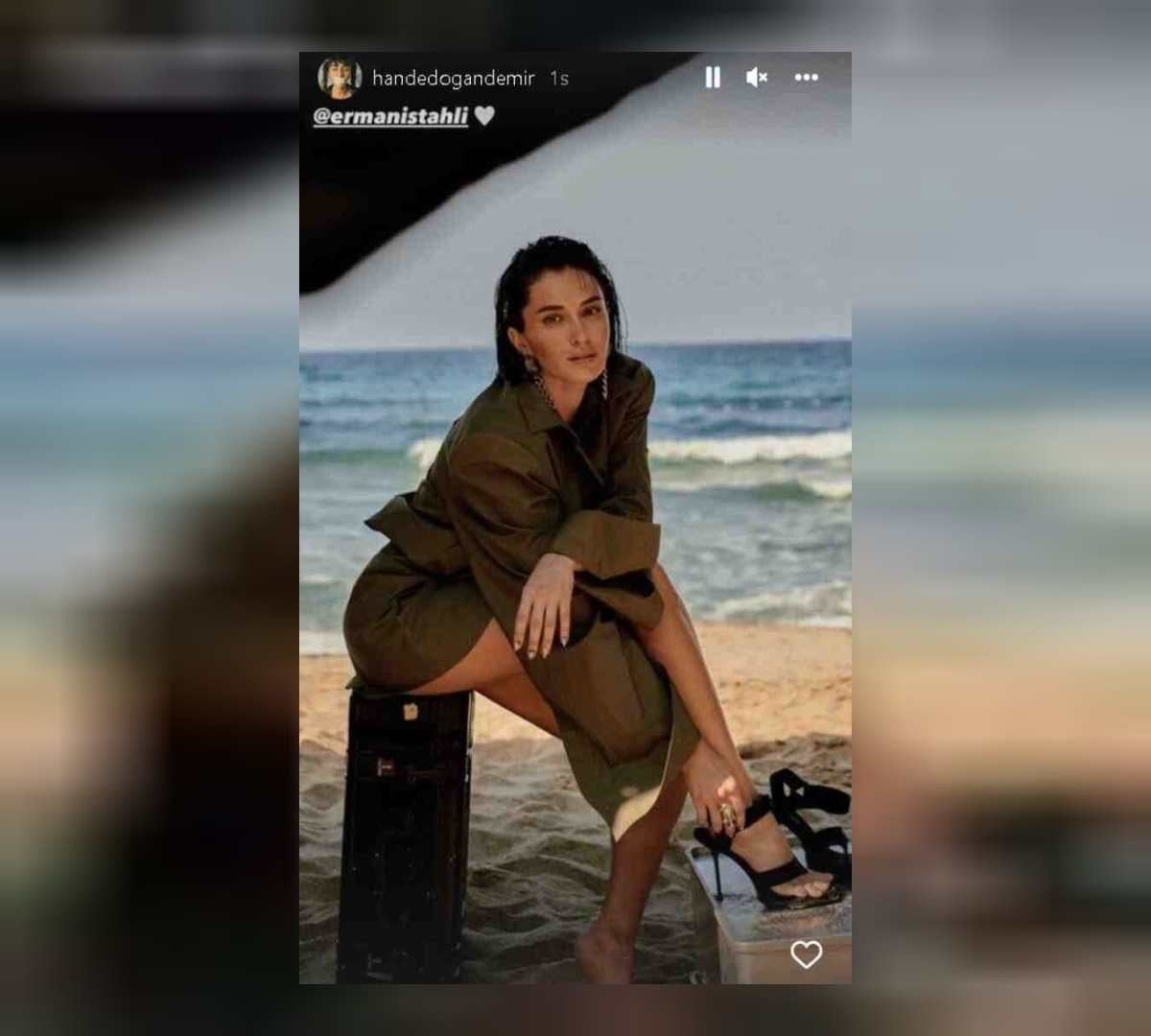 Hande Doğandemir kumsal pozları