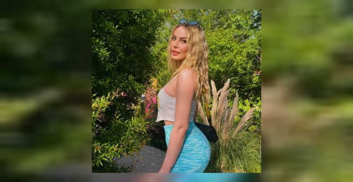 Hande Sarıoğlu taytlı pozu