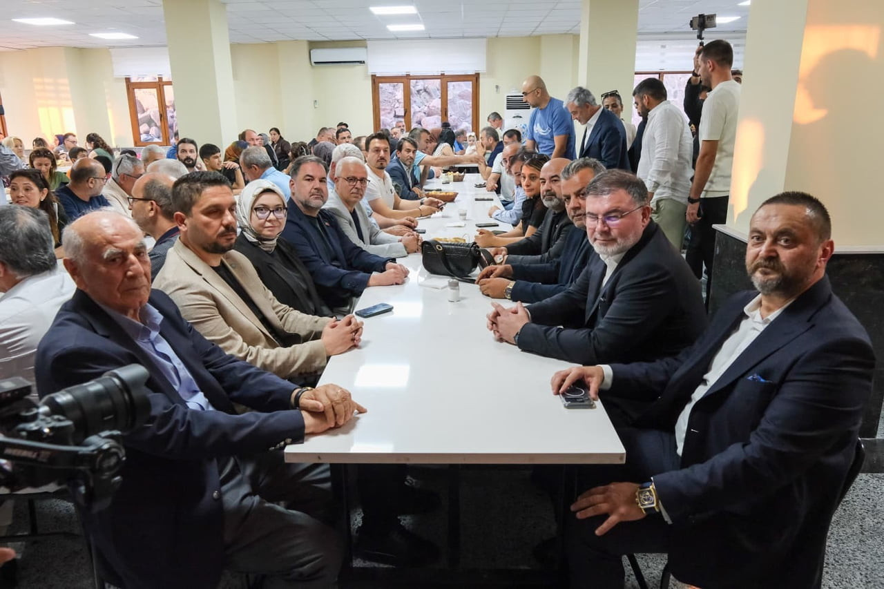 HASAN ÜNAL TARAFINDAN, VEFAT EDEN ANNESİ HATİCE ÜNAL ADINA HARMANDALI CEMEVİ'NDE DÜZENLENEN...