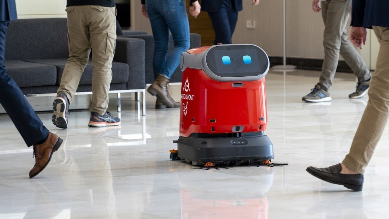 HASTANE BÜNYESİNDE KULLANILMAYA BAŞLANAN YENİ NESİL TEMİZLİK ROBOTU, ÖZELLİKLE YOĞUN KULLANIM...